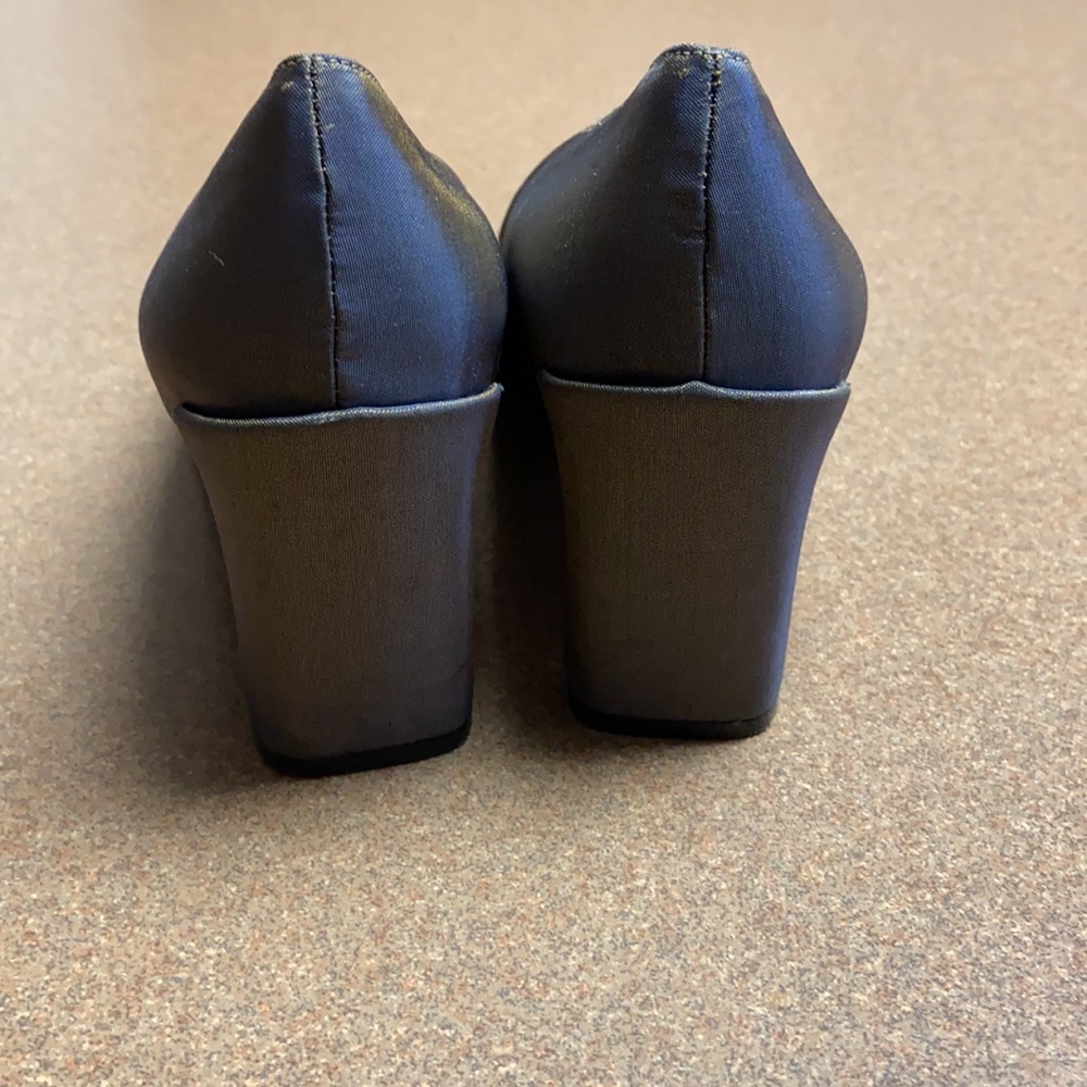 Dkny Essentials Pumps - image 4